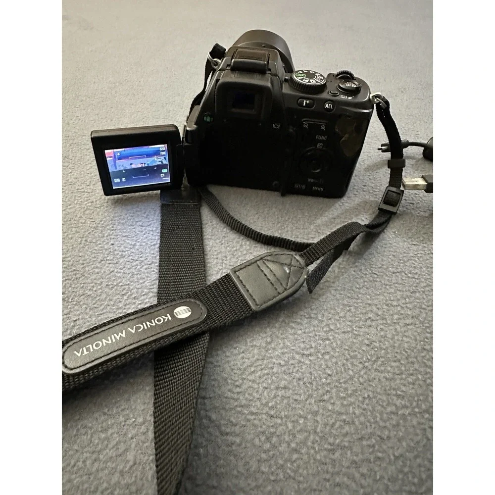 Konica Minolta DiMAGE A200 8.0MP Digital Bridge Camera 7X Zoom Anti-Shake Black